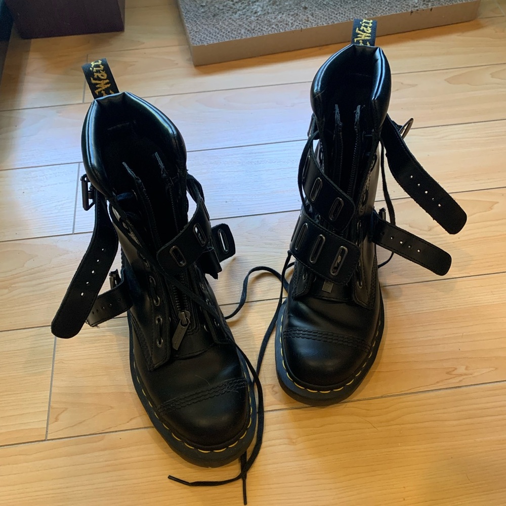 Dr. Martens 1490 Quynn Boots